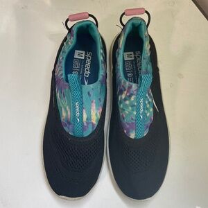 Girl Speedo Aquaskimmer shoes - size M